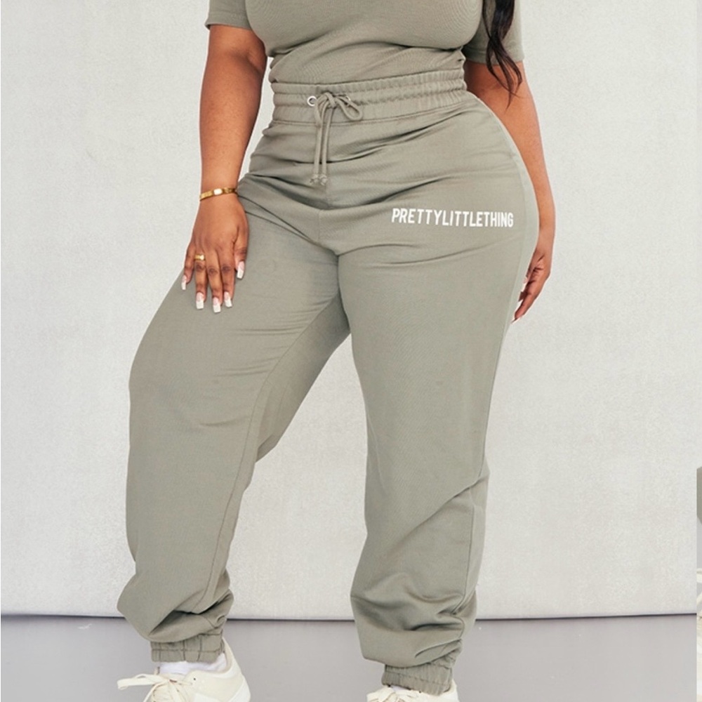 PrettyLittleThing Women's Green Jogger Pants